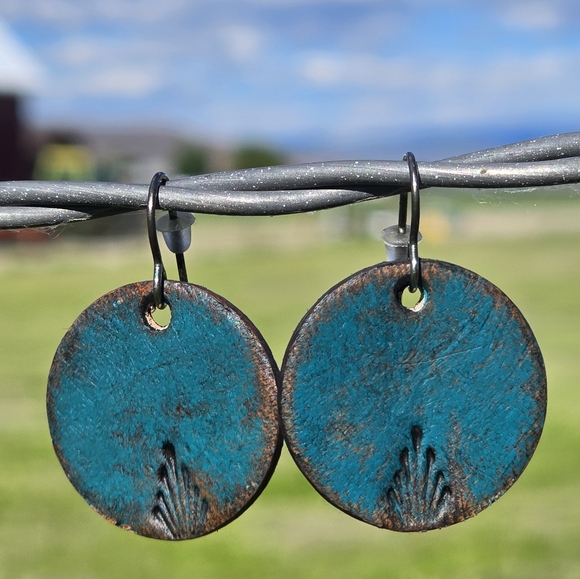 Full grain leather earrings - Picture 1 of 2